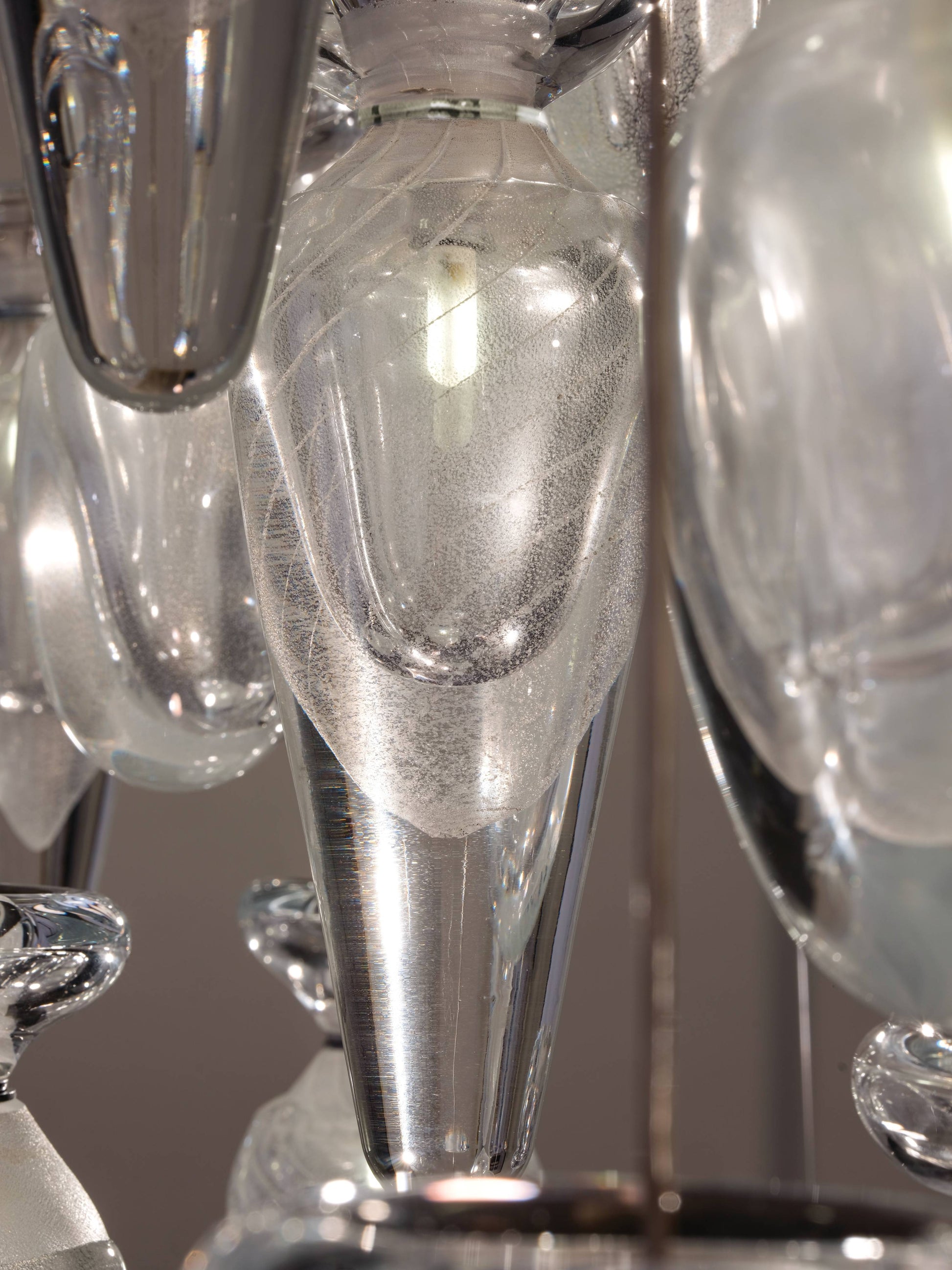 8.5-Inch Hand-Blown Glass Pendant Light / Clear Tear / Gold